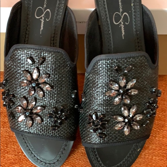 Shoe - Picture 2 of 6